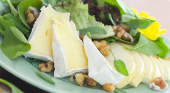 Imatge extreta de https://www.kiwilimon.com/receta/ensaladas/ensalada-de-queso-camembert-y-pera