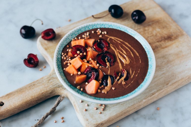 smoothie bowl de cireres i xocolata